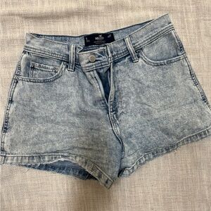 Hollister Light Wash Size 5 27W Jean Shorts